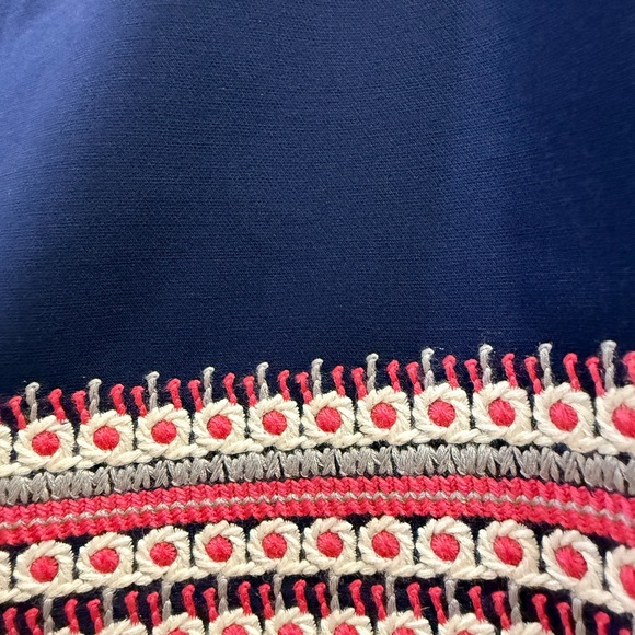 Vineyard Vines 🐳 Navy Blue Embroidered Skirt Size 8 - Picture 4 of 11